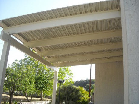 PERGOLA A LAMELLE ORIENTABILI MODELLO PUGLIA